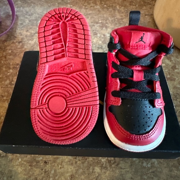 Jordan 1 Mid (TD) - Picture 3 of 3